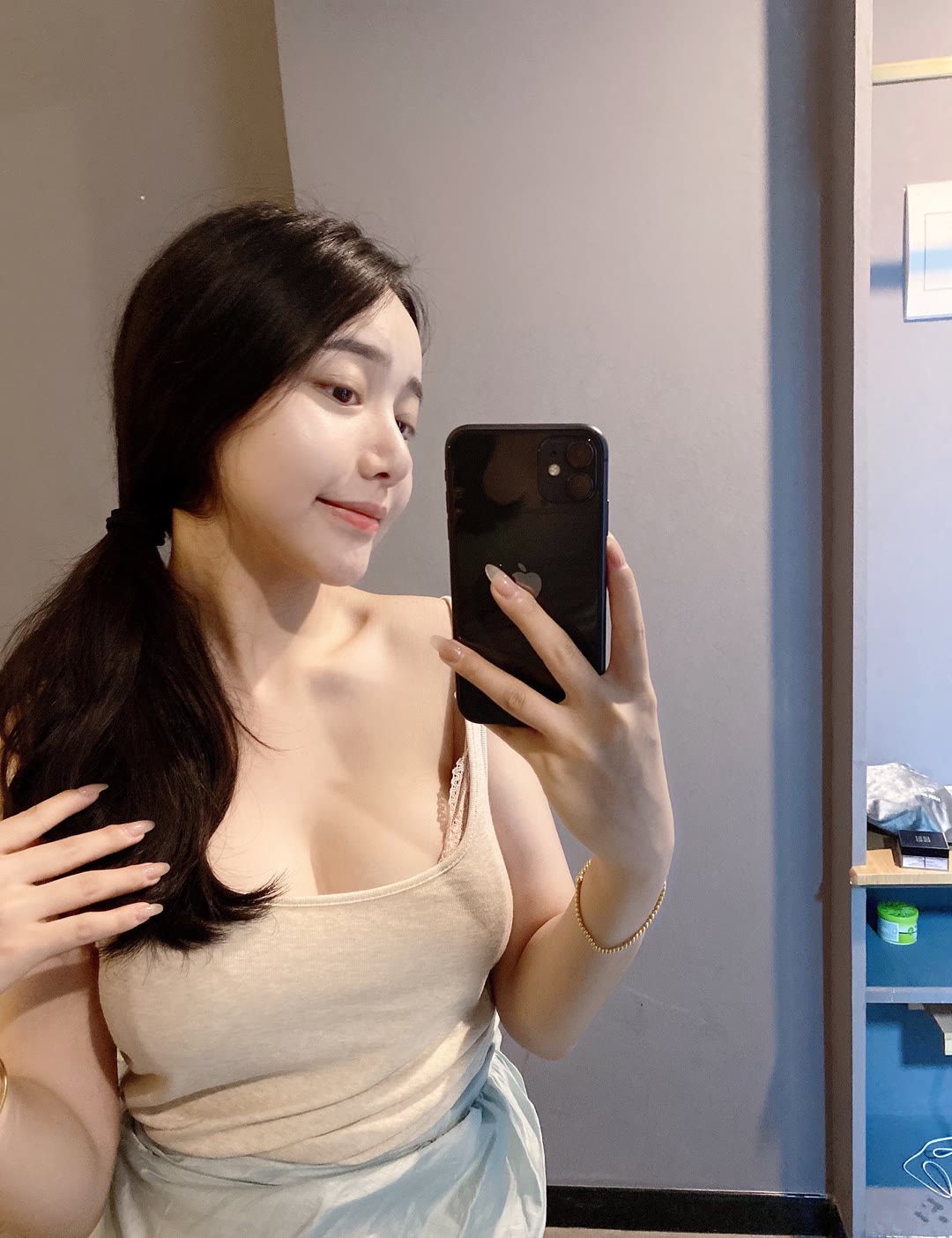 00后刚下海的妹子，三点粉嫩